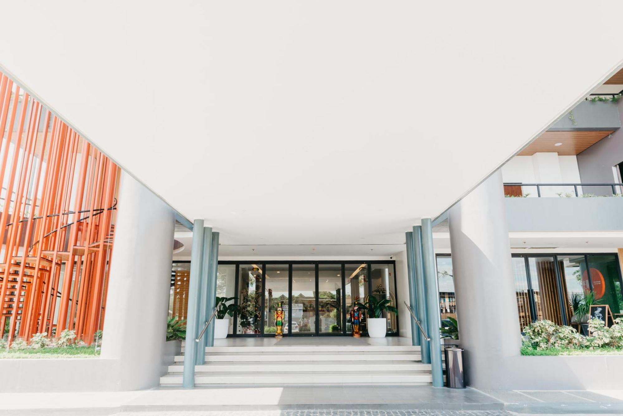 Levo Hotel Urdaneta Exterior photo